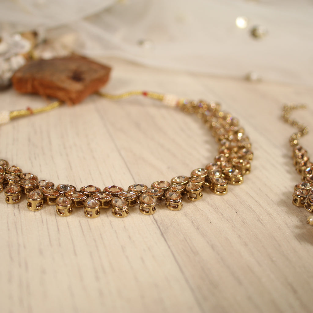 Simple Golden Shadow Choker Set