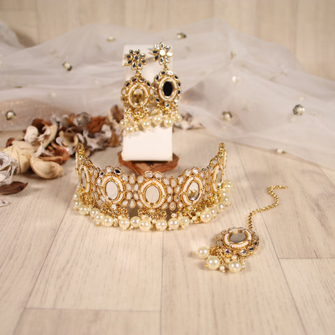 TRADITIONAL KUNDAN NECKLACE AND EARRINGS WITH PEARL DROP FINISH