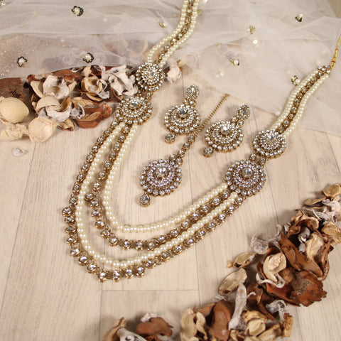 KUNDAN SET WITH PENDANT DESIGN AND GOLD STONE DETAIL