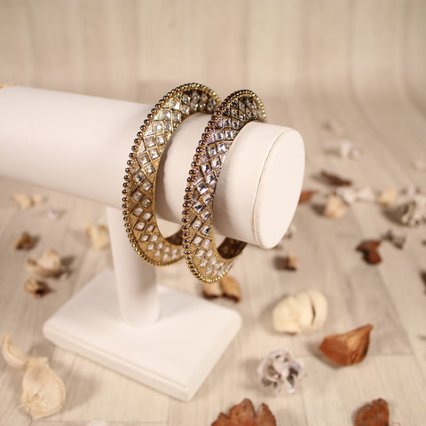 DOUBLE WHITE STONE BANGLE